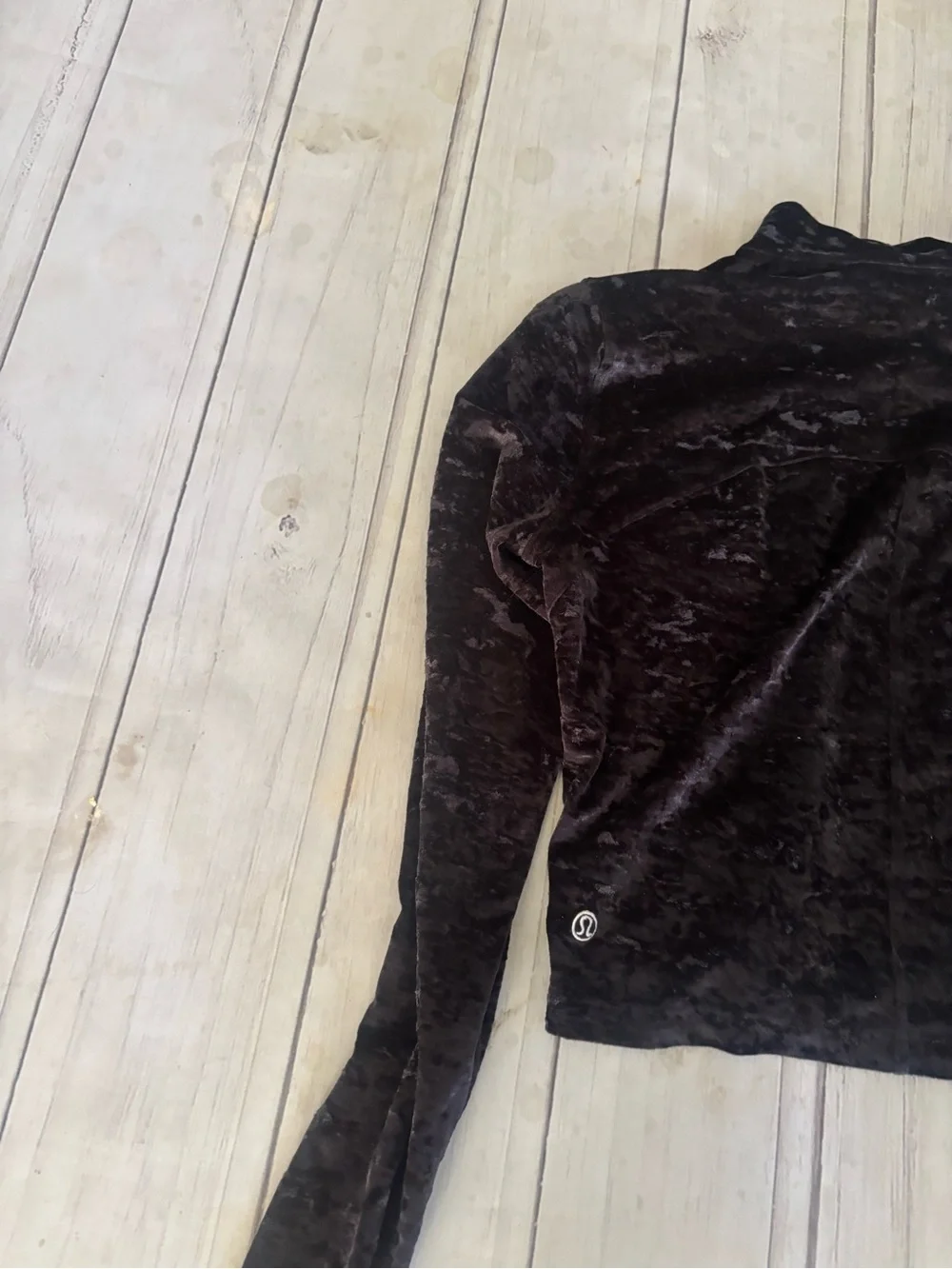 Lululemon 10 Black Velvet Long-Sleeve Crop Top